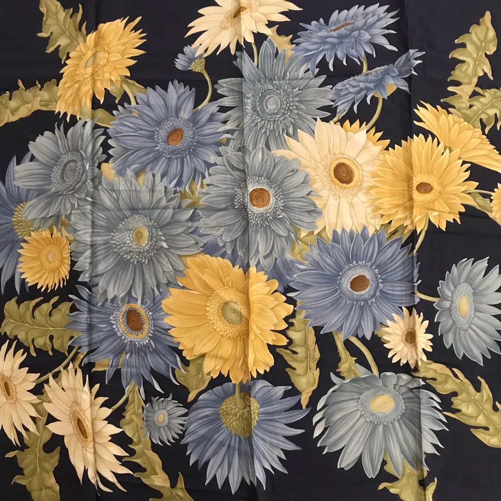 SALVATORE FERRAGAMO SILK SCARF - Picture 2 of 11